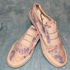 NWOT Blowfish sneakers. Size 7 multi pastel colors